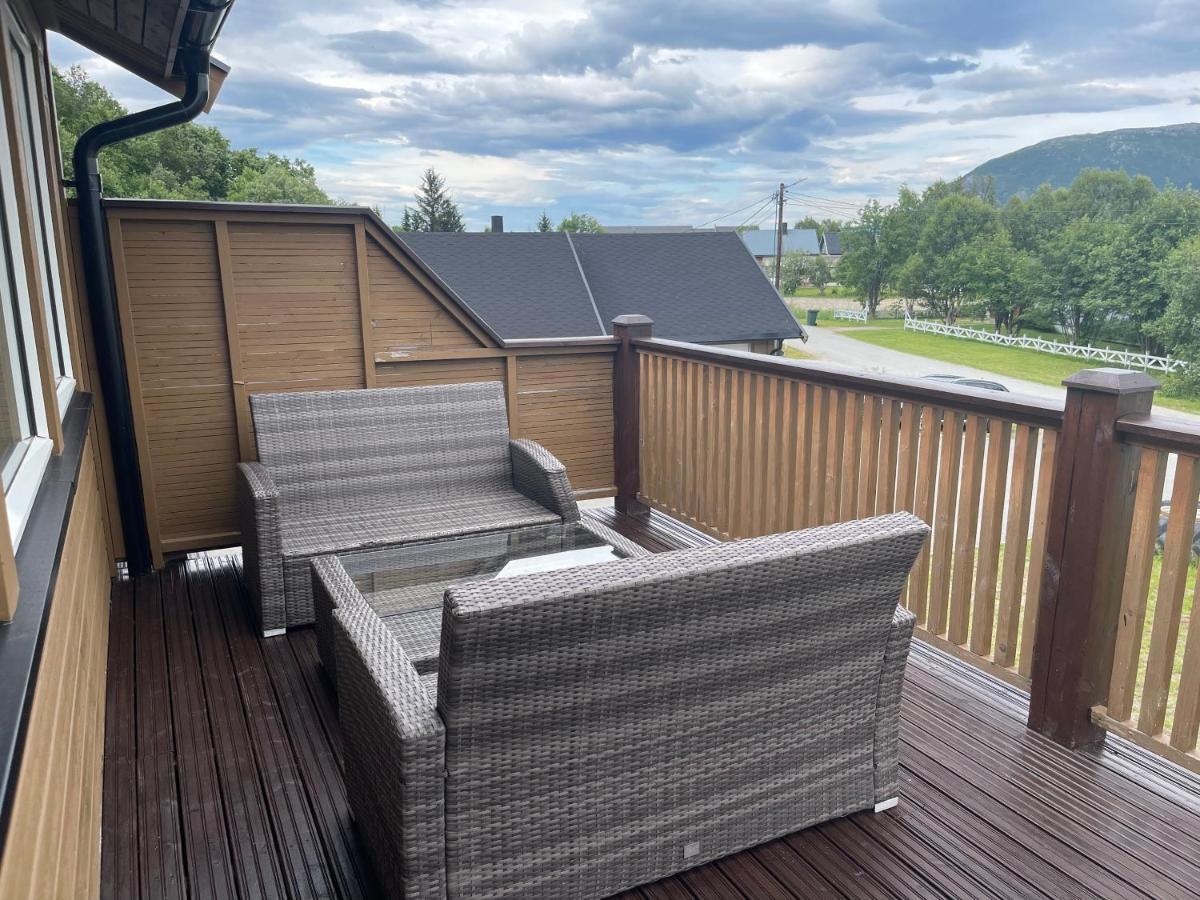 Pa Taket Overnatting Sørkjosen Exterior foto