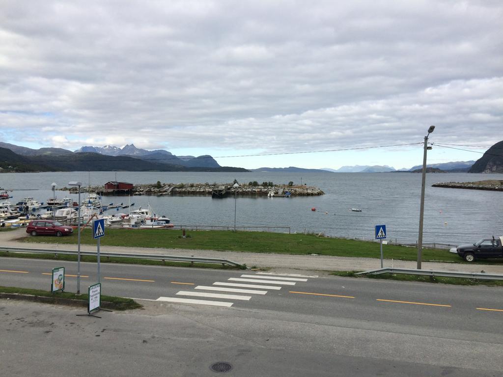 Hotel Pa Taket Overnatting Sørkjosen Exterior foto